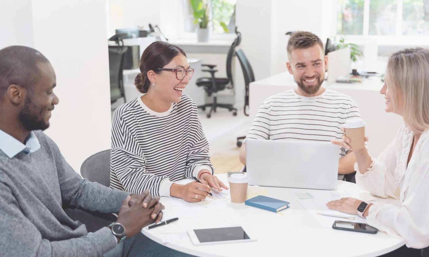 Séance de formation pratique en psychologie du travail avec études de cas